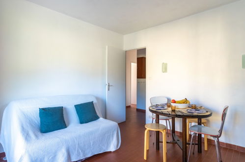 Photo 7 - Appartement de 2 chambres à Le Lavandou avec vues à la mer