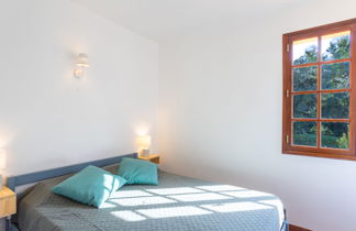 Foto 3 - Apartamento de 2 habitaciones en Le Lavandou con vistas al mar