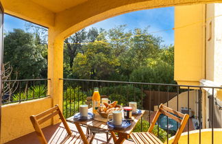 Foto 1 - Apartamento de 2 habitaciones en Le Lavandou con vistas al mar