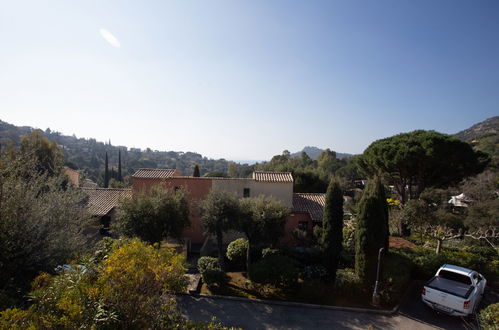 Foto 4 - Appartamento con 1 camera da letto a Le Lavandou con piscina e giardino