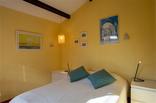 Foto 3 - Apartamento de 1 habitación en Le Lavandou con piscina y vistas al mar