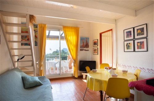 Foto 8 - Apartamento de 1 habitación en Le Lavandou con piscina y vistas al mar