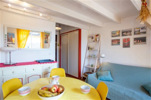 Foto 6 - Apartamento de 1 quarto em Le Lavandou com piscina e vistas do mar
