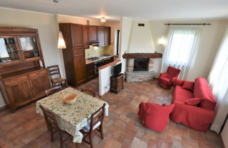 Photo 2 - 1 bedroom Apartment in Castana with swimming pool and garden