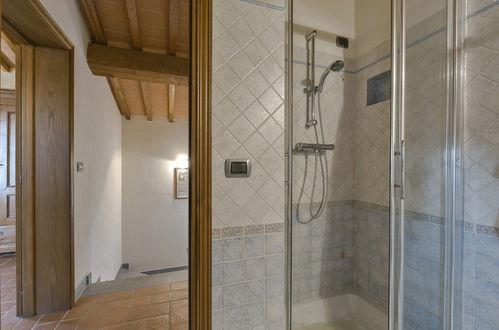 Foto 18 - Casa de 3 quartos em Radda in Chianti com piscina privada e jardim