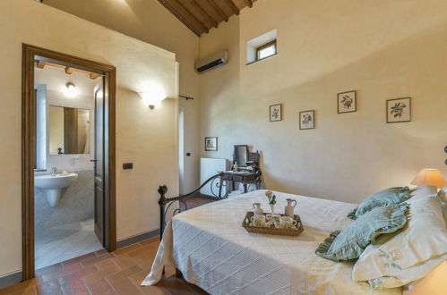 Foto 23 - Haus mit 3 Schlafzimmern in Radda in Chianti mit privater pool und garten