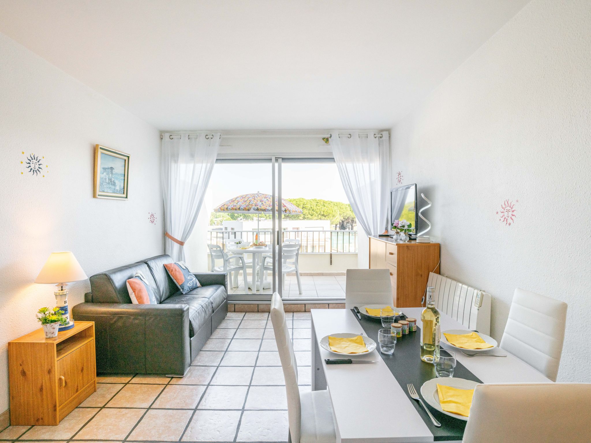 Photo 1 - Apartment in Le Grau-du-Roi with swimming pool and sea view