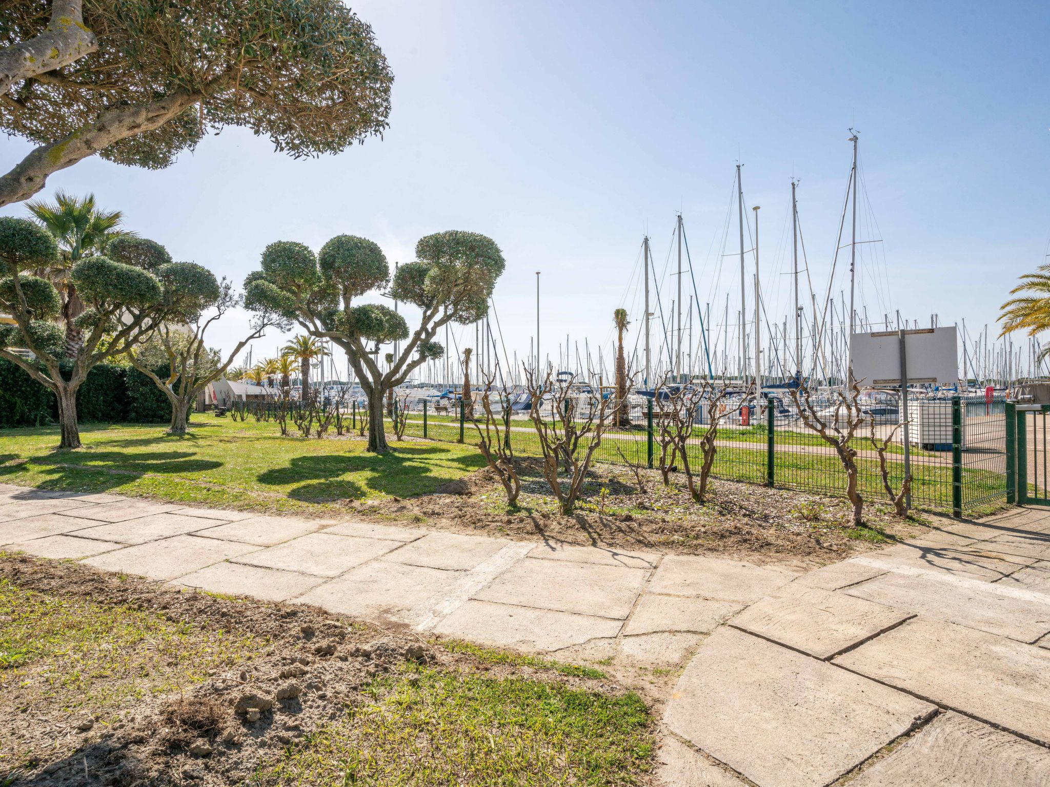 Foto 23 - Appartamento a Le Grau-du-Roi con piscina e vista mare