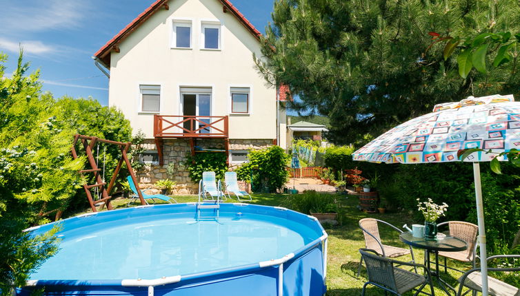 Photo 1 - Maison de 2 chambres à Badacsonytomaj avec piscine privée et jardin