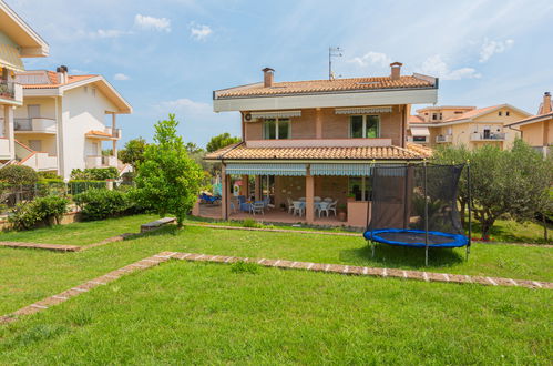 Foto 10 - Casa con 4 camere da letto a Pineto con giardino e terrazza