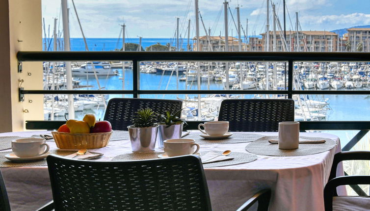 Foto 1 - Appartamento con 2 camere da letto a Fréjus con terrazza e vista mare