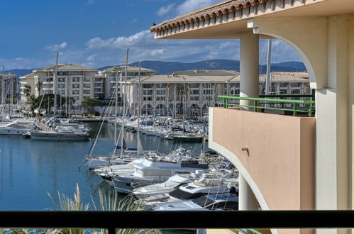 Foto 19 - Apartamento de 2 quartos em Fréjus com terraço e vistas do mar