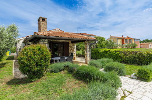 Foto 25 - Casa con 2 camere da letto a Poreč con piscina privata e giardino