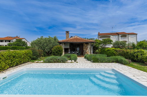 Foto 19 - Casa de 2 quartos em Poreč com piscina privada e jardim