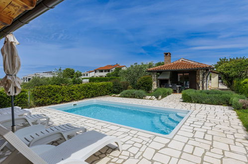 Foto 1 - Casa de 2 quartos em Poreč com piscina privada e jardim