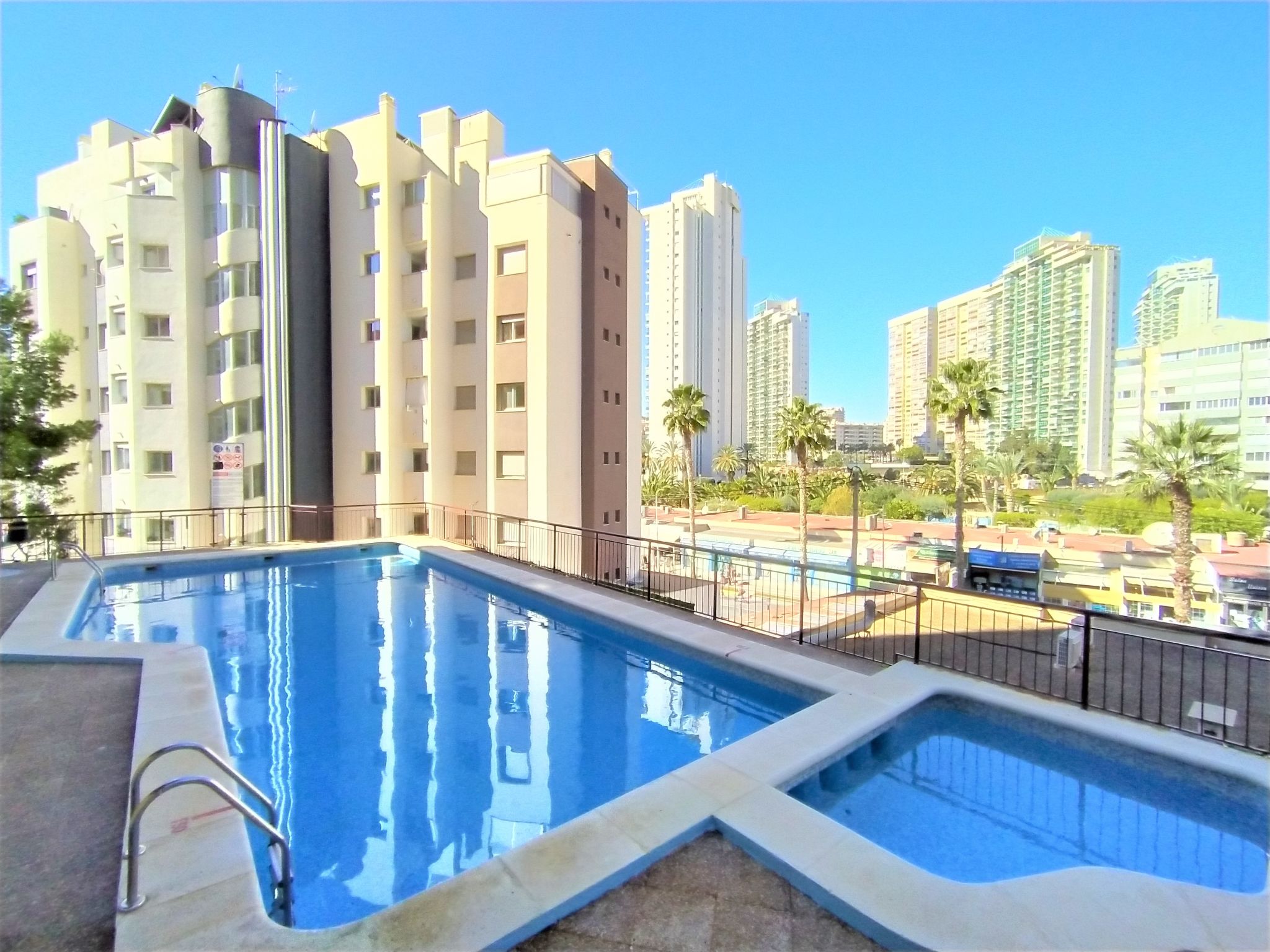 Foto 1 - Appartamento con 1 camera da letto a Benidorm con piscina e vista mare