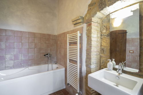 Foto 27 - Casa con 4 camere da letto a Castiglione d'Orcia con piscina privata e giardino