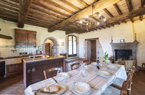 Photo 10 - 4 bedroom House in Castiglione d'Orcia with private pool and garden