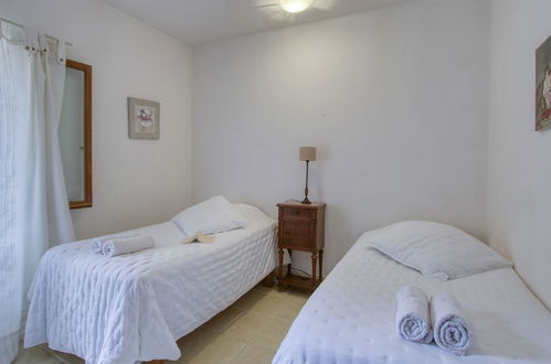 Foto 14 - Apartamento de 3 quartos em Saint-Cyr-sur-Mer com piscina privada e jardim