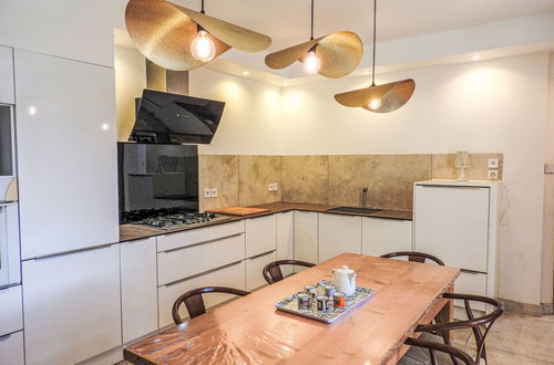 Foto 16 - Appartamento con 3 camere da letto a Saint-Cyr-sur-Mer con piscina privata e giardino