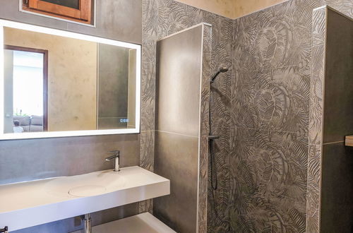 Foto 23 - Appartamento con 3 camere da letto a Saint-Cyr-sur-Mer con piscina privata e giardino
