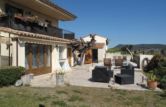 Foto 1 - Appartamento con 3 camere da letto a Saint-Cyr-sur-Mer con piscina privata e giardino