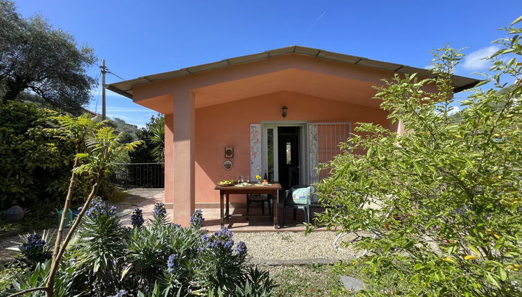 Photo 1 - Maison de 2 chambres à Imperia avec jardin et terrasse