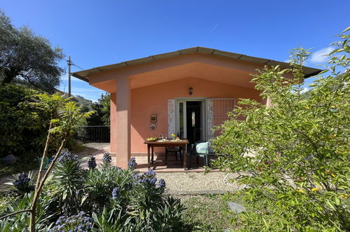 Photo 1 - Maison de 2 chambres à Imperia avec jardin et vues à la mer