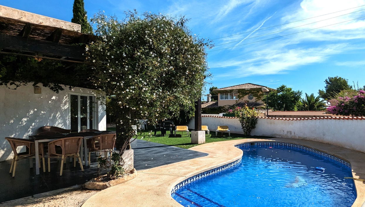 Casa de 4 quartos em La Nucia com piscina privada e jardim - Foto 1