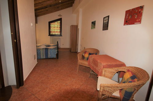 Photo 18 - 4 bedroom Apartment in Brezzo di Bedero with garden and terrace