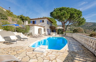 Photo 1 - Maison de 4 chambres à Roquebrune-sur-Argens avec piscine privée et vues à la mer