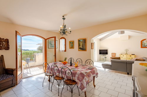 Foto 3 - Casa con 4 camere da letto a Roquebrune-sur-Argens con piscina privata e vista mare