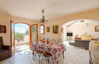 Foto 3 - Casa con 4 camere da letto a Roquebrune-sur-Argens con piscina privata e vista mare