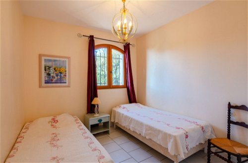 Foto 16 - Haus mit 4 Schlafzimmern in Roquebrune-sur-Argens mit privater pool und blick aufs meer