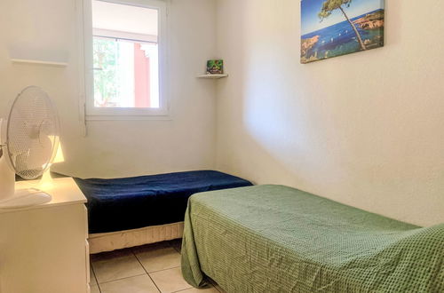 Photo 11 - Appartement de 2 chambres à Fréjus avec piscine et jardin