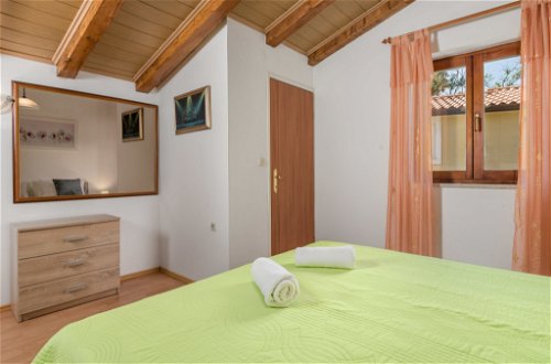 Foto 22 - Casa con 3 camere da letto a Kršan con piscina e vista mare