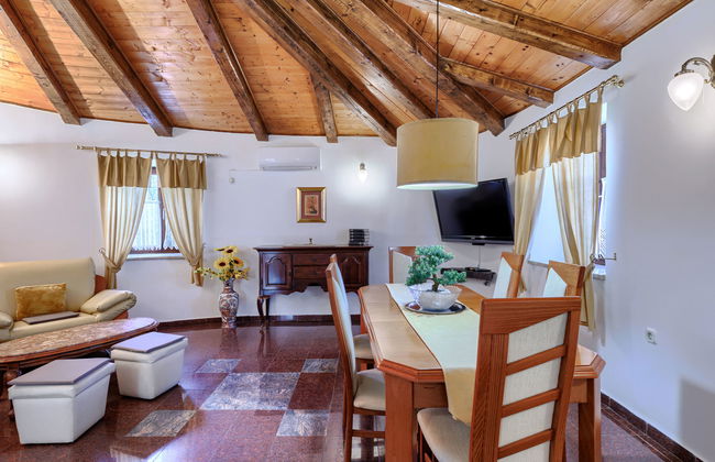 Casa de 4 quartos em Kršan com piscina e jardim - Foto 8
