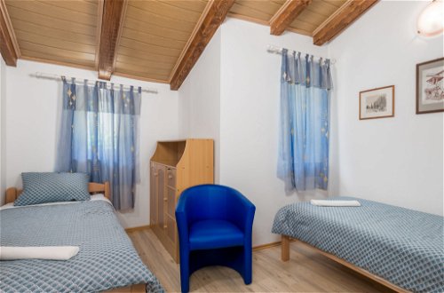 Foto 23 - Casa con 3 camere da letto a Kršan con piscina e vista mare
