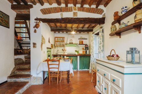 Photo 6 - Maison de 2 chambres à Camaiore avec jardin et terrasse