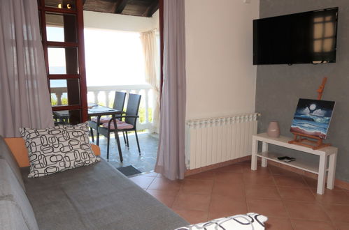 Foto 5 - Appartamento con 2 camere da letto a Raša con terrazza e vista mare