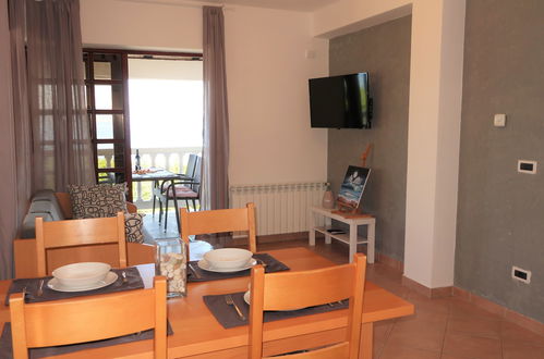 Photo 13 - 2 bedroom Apartment in Raša with terrace and sea view