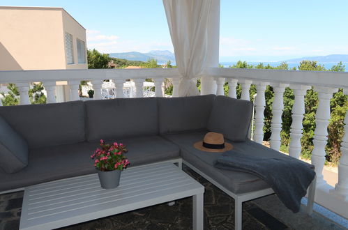 Foto 16 - Appartamento con 2 camere da letto a Raša con terrazza e vista mare