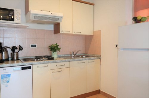 Photo 9 - 2 bedroom Apartment in Raša with terrace and sea view