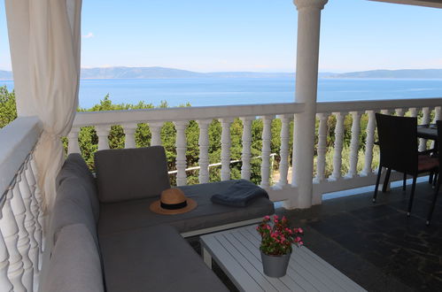 Foto 1 - Appartamento con 2 camere da letto a Raša con terrazza e vista mare