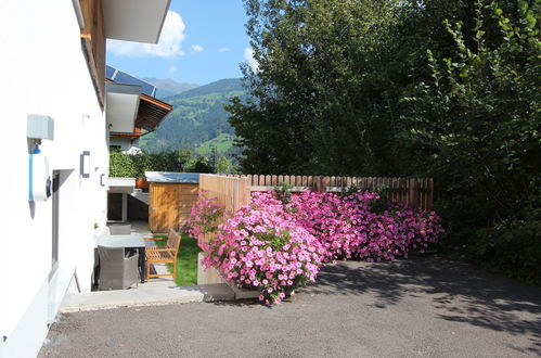 Foto 32 - Appartamento con 2 camere da letto a Aschau im Zillertal con giardino