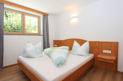 Foto 4 - Appartamento con 2 camere da letto a Aschau im Zillertal con giardino e vista sulle montagne