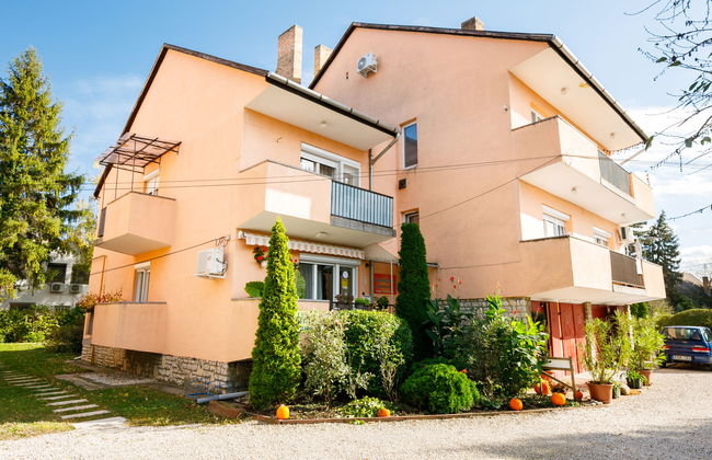 Apartamento de 2 quartos em Balatonföldvár com jardim - Foto 1