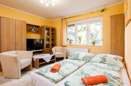 Foto 1 - Appartamento con 1 camera da letto a Balatonföldvár con giardino
