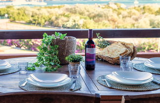 Photo 2 - Appartement de 2 chambres à Golfo Aranci avec jardin et vues à la mer