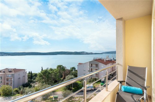 Foto 5 - Appartamento con 2 camere da letto a Trogir con vista mare
